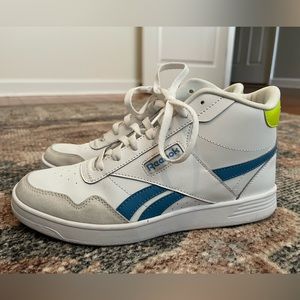 Reebok high top size 10 women’s. Worn twice. Almost perfect condition